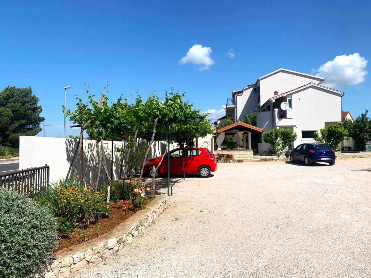 ברודאריצה Apartmani Kardum Brodarica מראה חיצוני תמונה